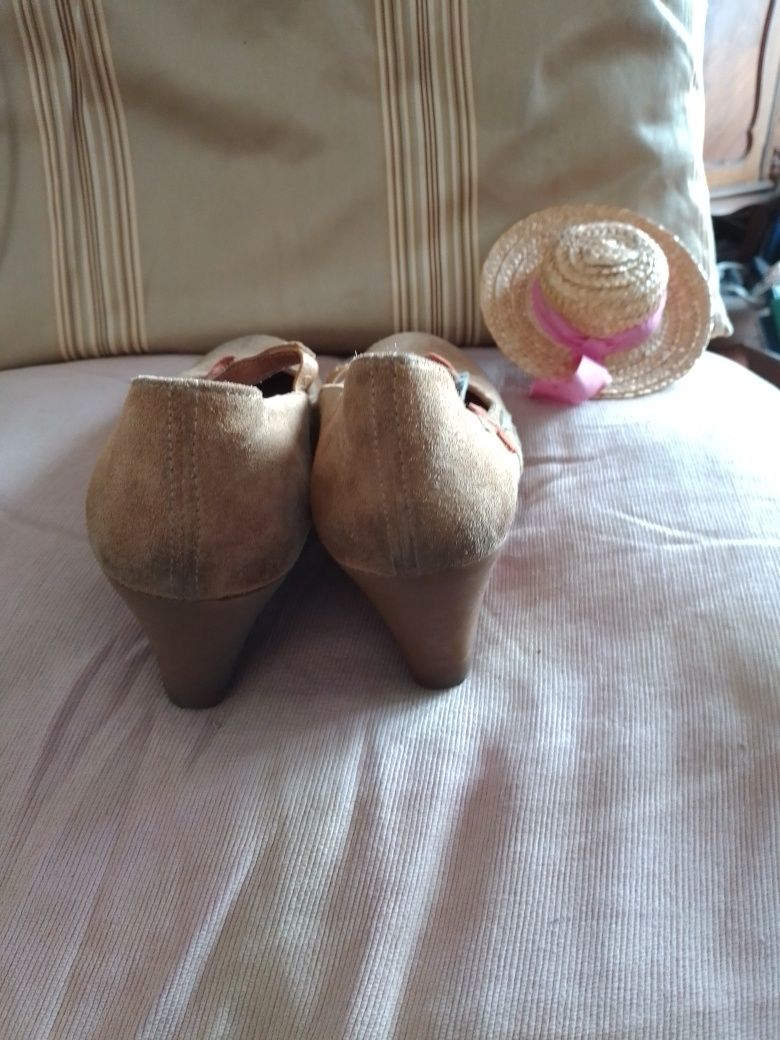 Quer casar?Então case calçada-Sapatos Haity Novos15E-Pochette5EDesde3E
