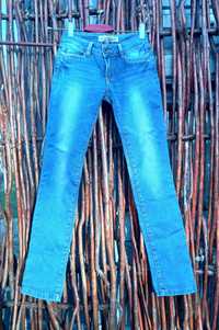 Класичні прямі джинси р.26-27