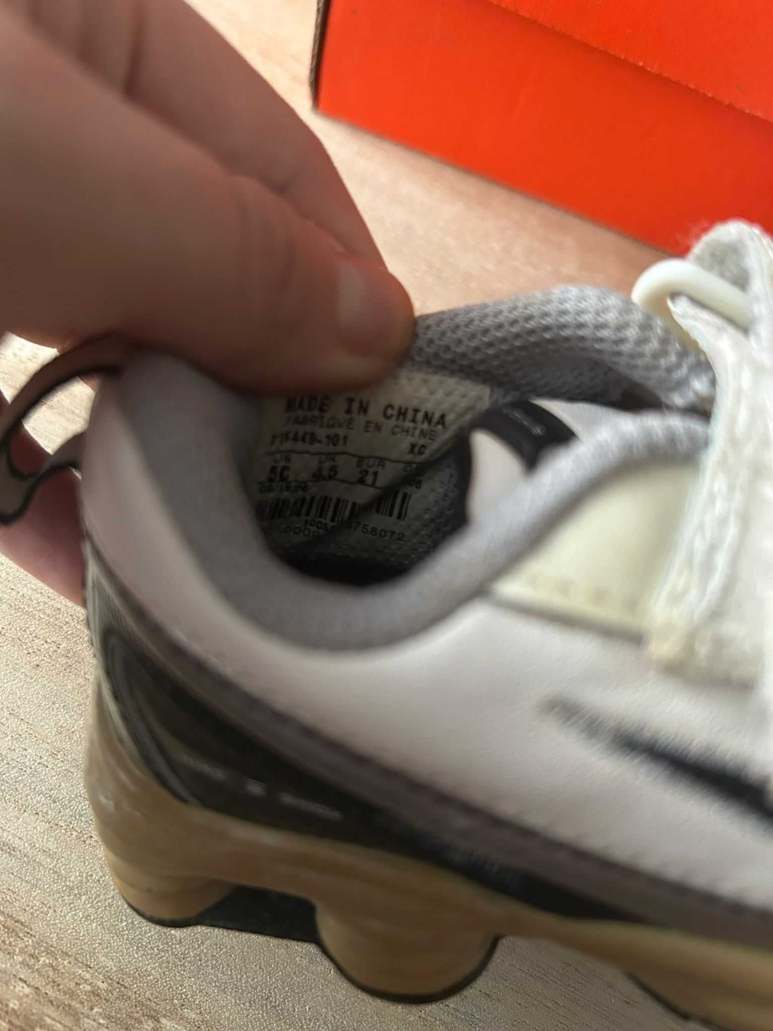 Buty firmy Nike w rozmiarze 21