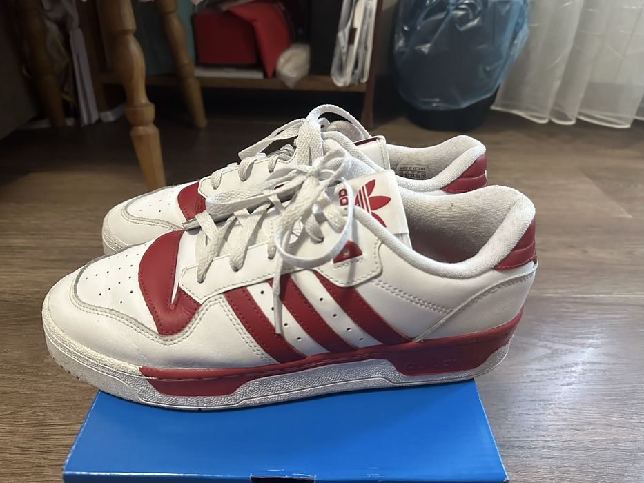 Оригінальні чоловічі кросівки Adidas