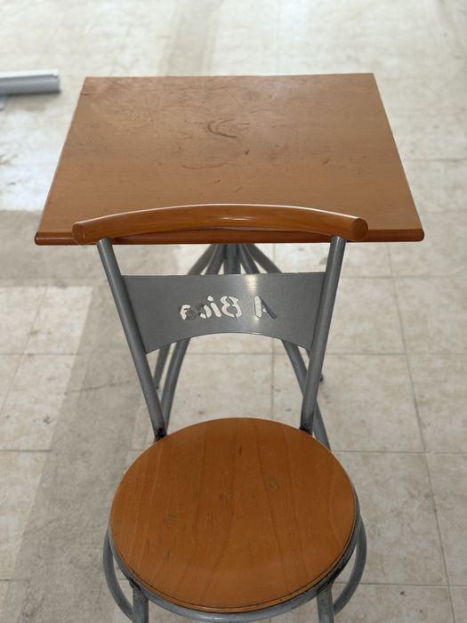 Vende se mesas e cadeiras