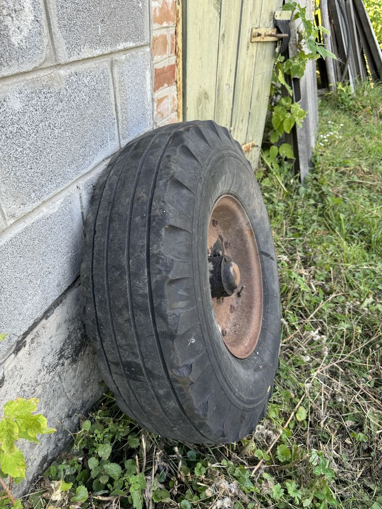 Колесо в сборе со ступицей на прицеп 2ПТС4
