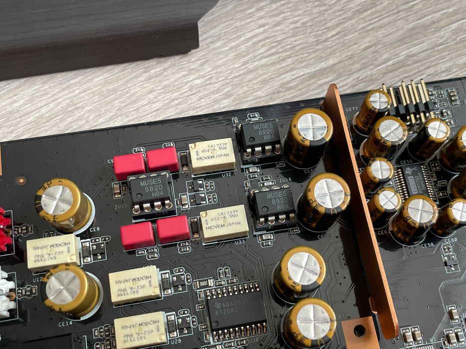 Звукова карта ASUS Essence STX II класу Hi-End (MUSES 1x8820/2x8920)