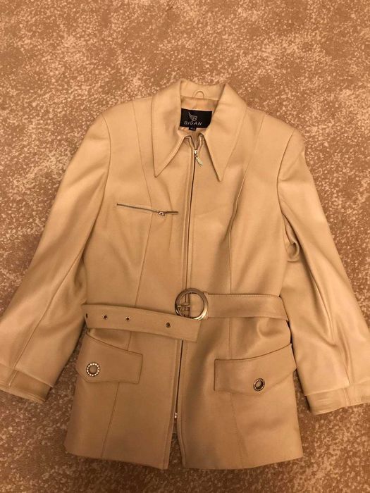 Продам куртку женскую кожаную.