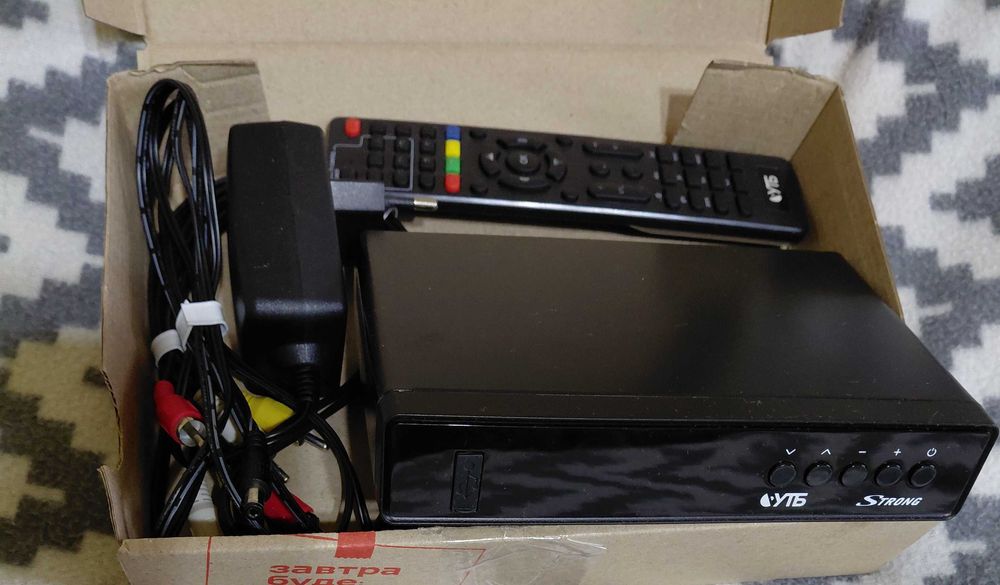 Супутниковий ресівер Strong SRT 7600