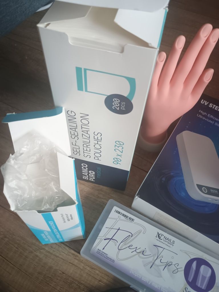 Akcesoria do manicure, flexi tips, pochłaniacz pyłu, formy dolne