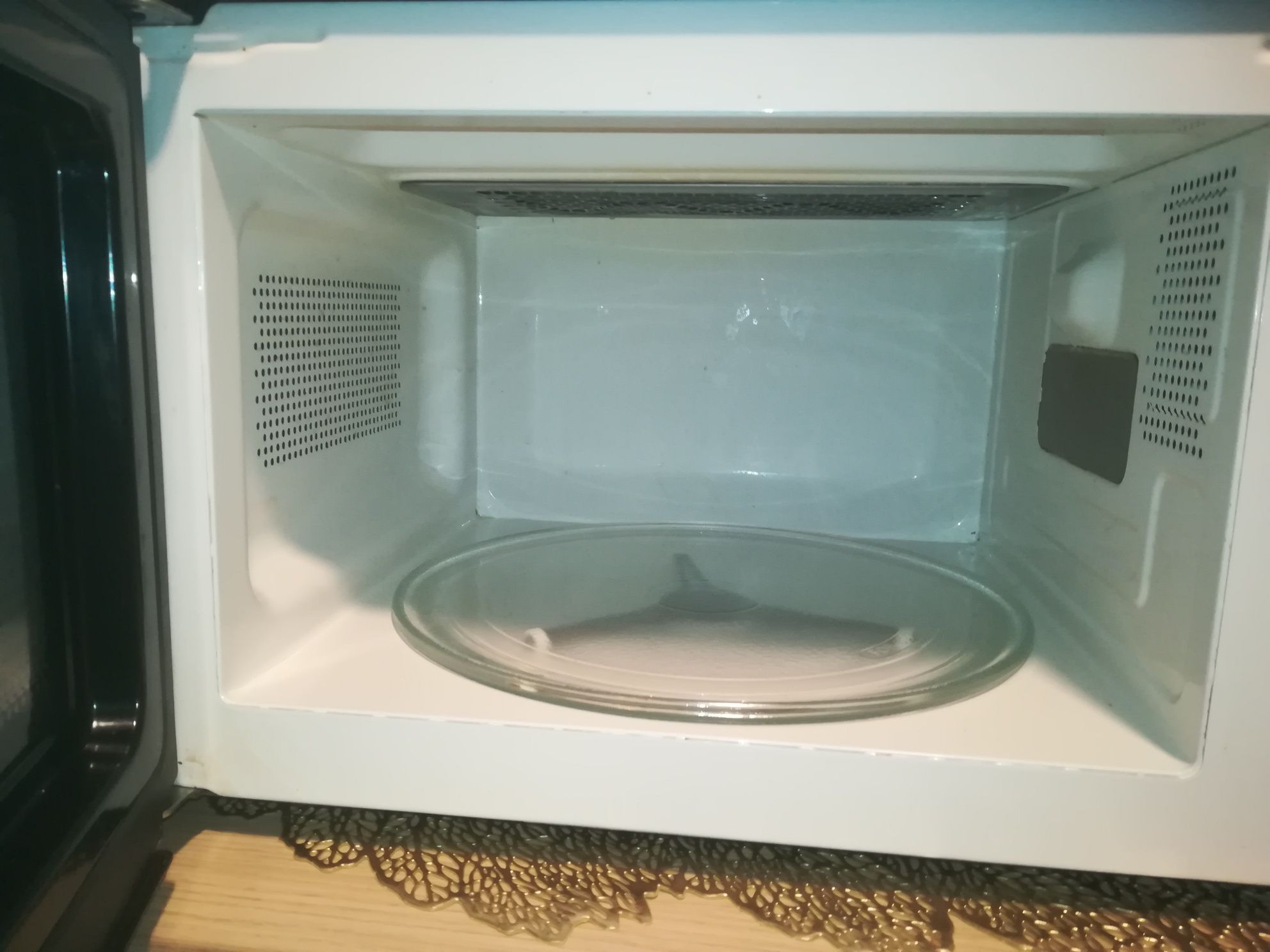 Kuchenka Mikrofalowa MW-B201 z grillem