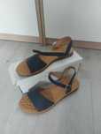 Granatowe sandaly