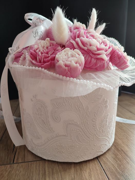Bukiet świec Flower Box świec sojowych średni biało różowe piwonie