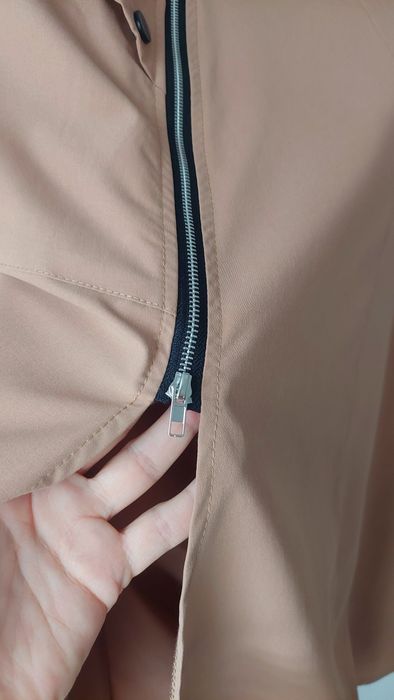 Długa spódnica zapinana na zamek r.44