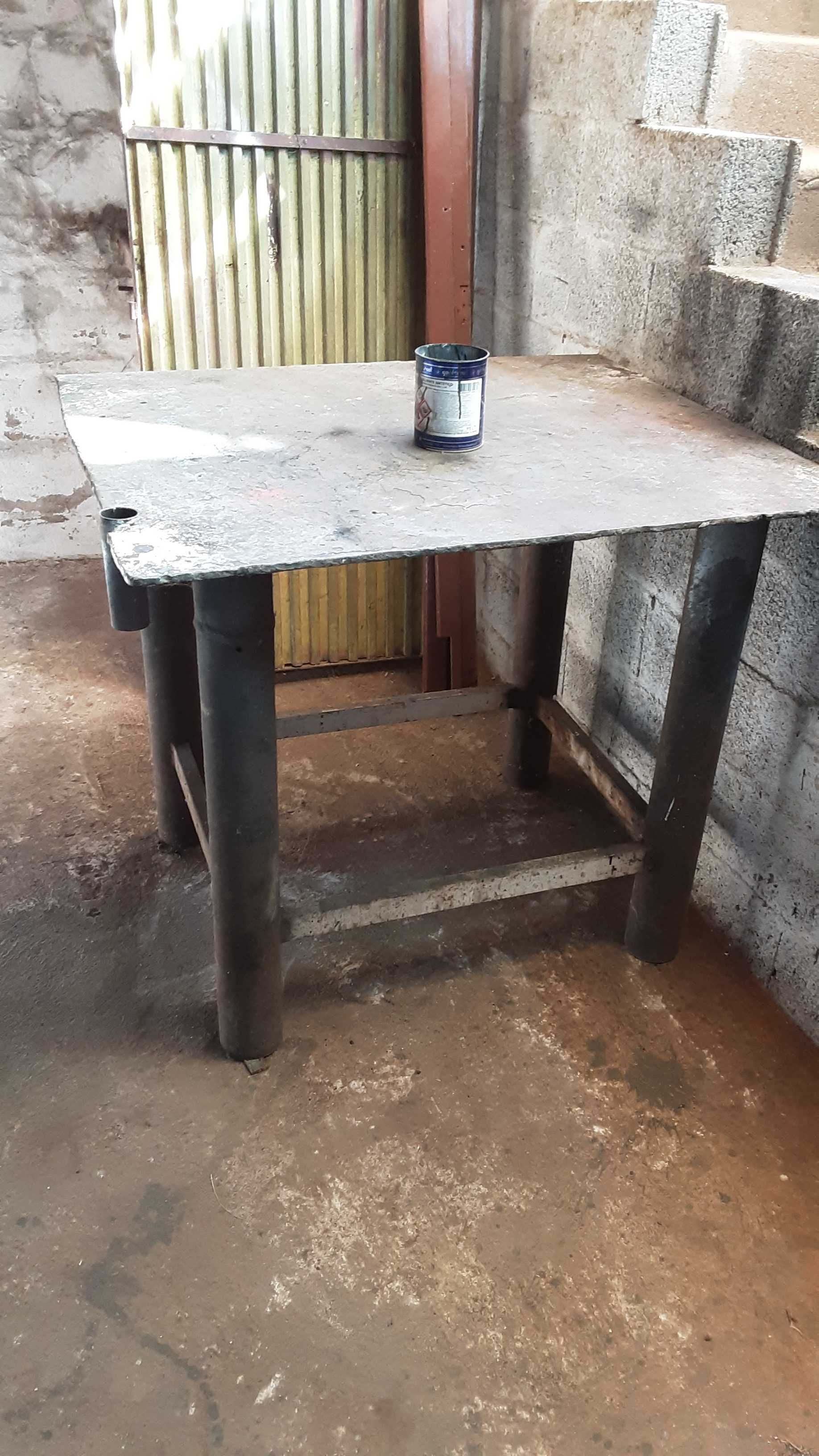 Mesa de soldadura em ferro
