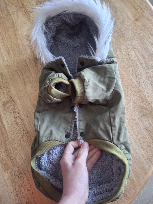 Курточка для собачки середнього розміру