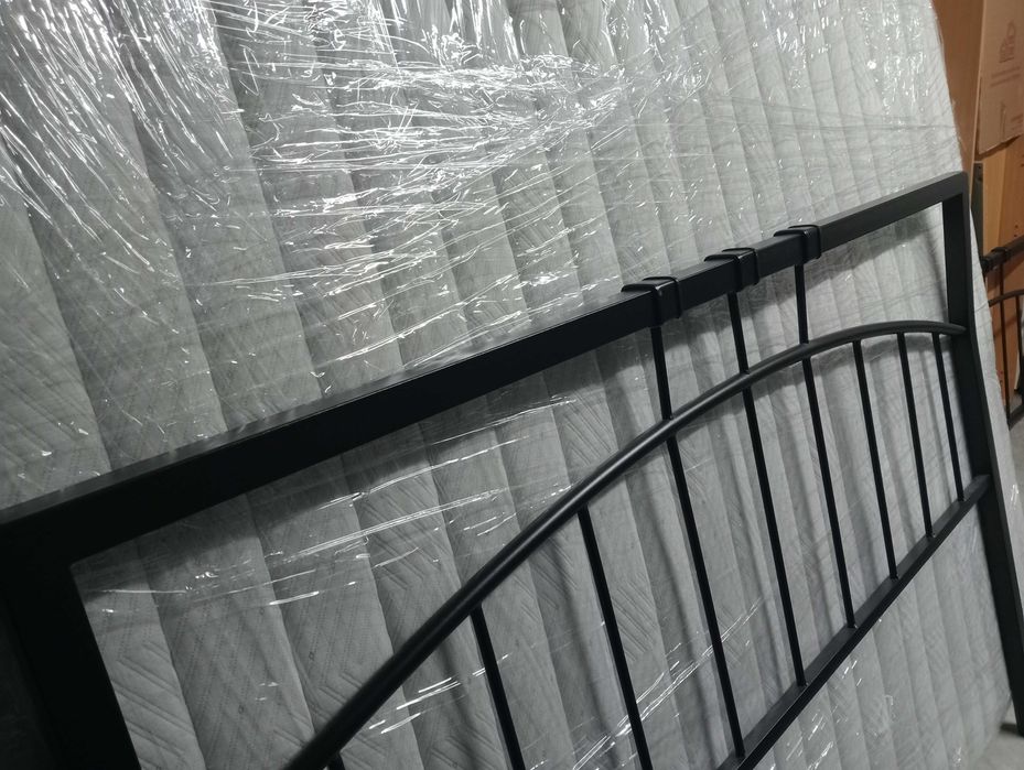 Cama de casal metálica com estrado e colchão | Bom estado