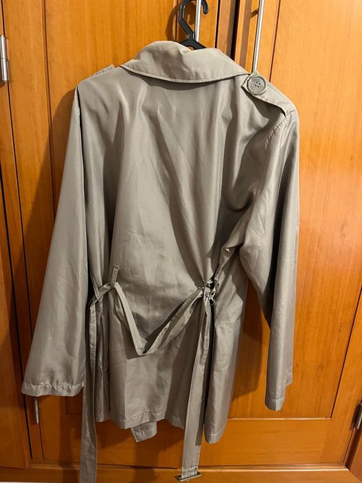 Gabardina nova sem etiqueta