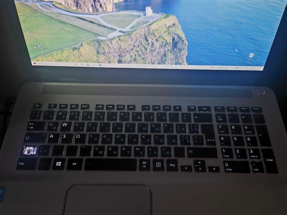 Toshiba S70-B/i7-4720HQ 4 ядра 8 потоків/8 GB RAM/Intel Graphics 4600/