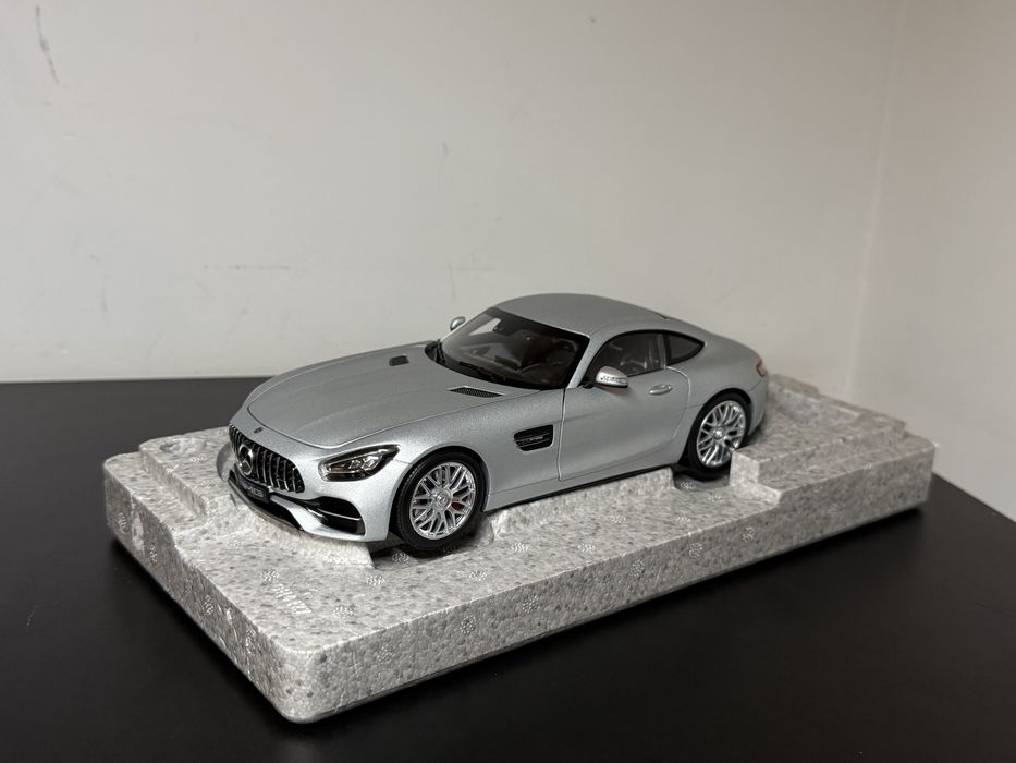 Sprzedam model 1:18 Mercedes-AMG GT S Norev Dealer