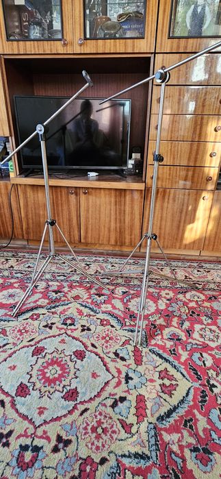 Стойка под музыкальные инструменты