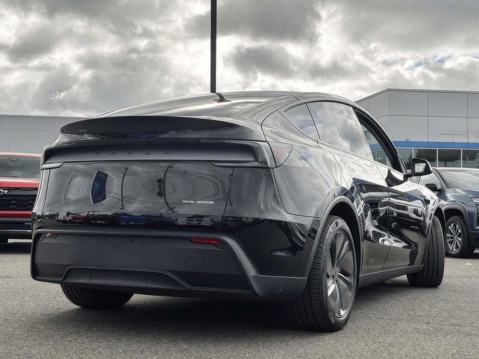 Tesla Model Y Long Range      2026