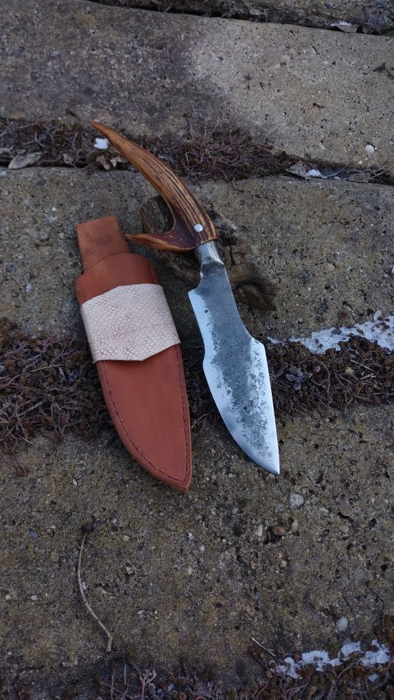 Ręcznie wykuty nóż integralny tracker/ nóż myśliwski/ knifemaking