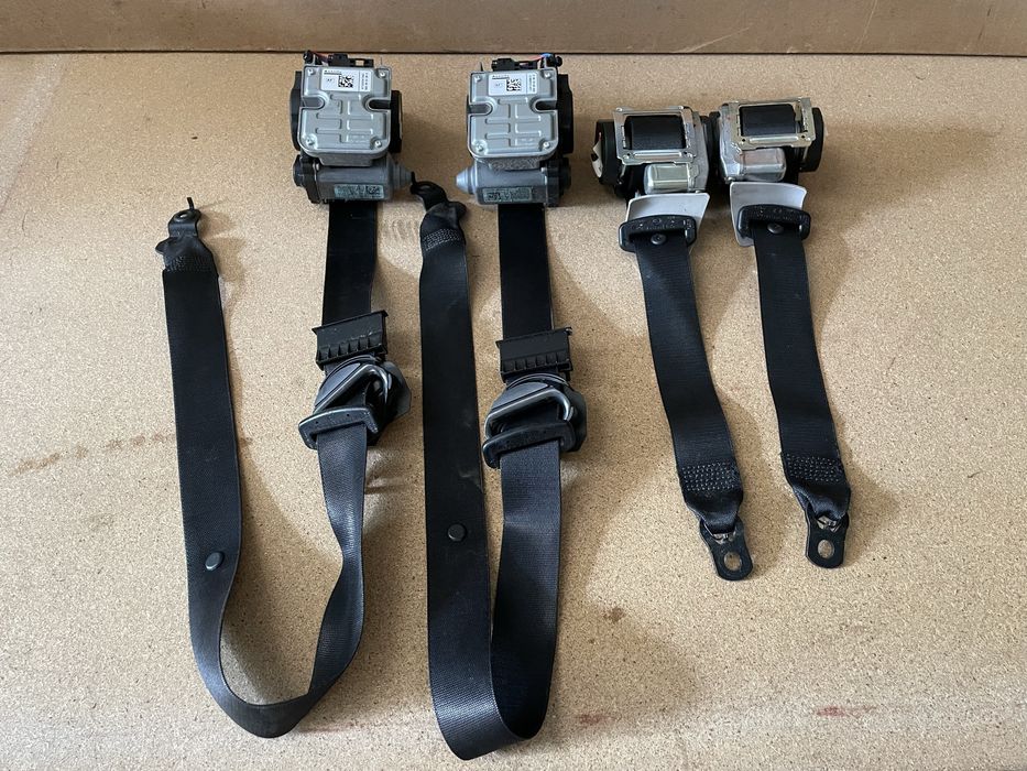 Pas pasy bezpieczenstwa przod tyl prawy lewy Meredes Cls w219 Lift