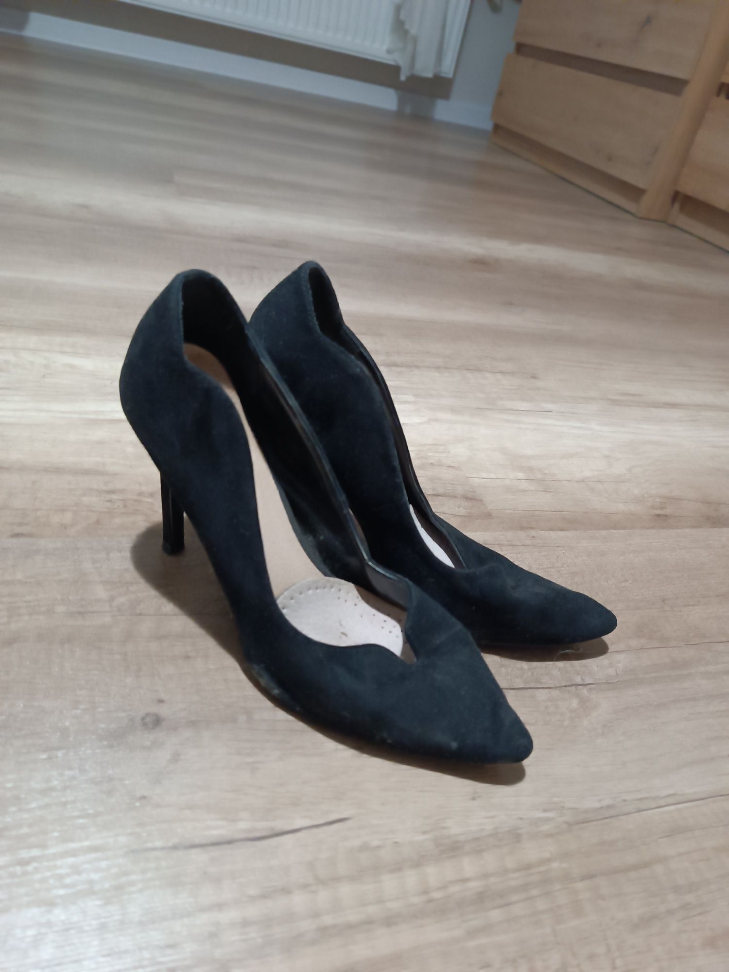 Czarne szpilki eleganckie