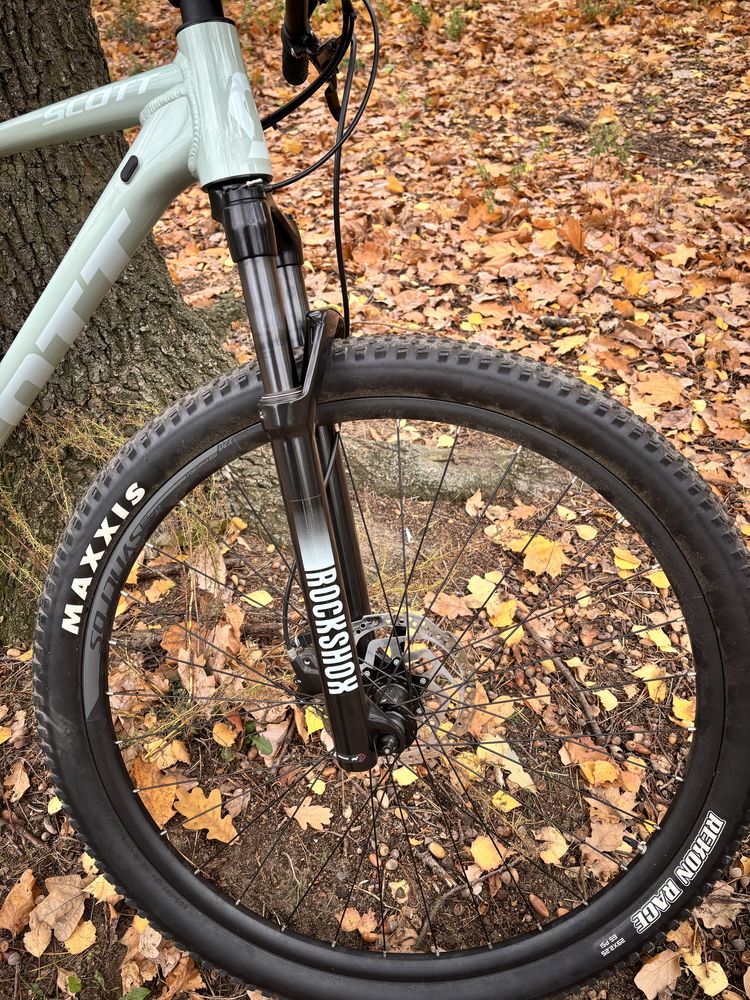 Scott contenssa scale 940