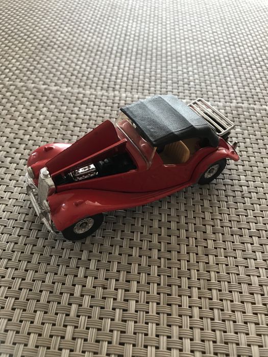 Модель автомобіля 1/43