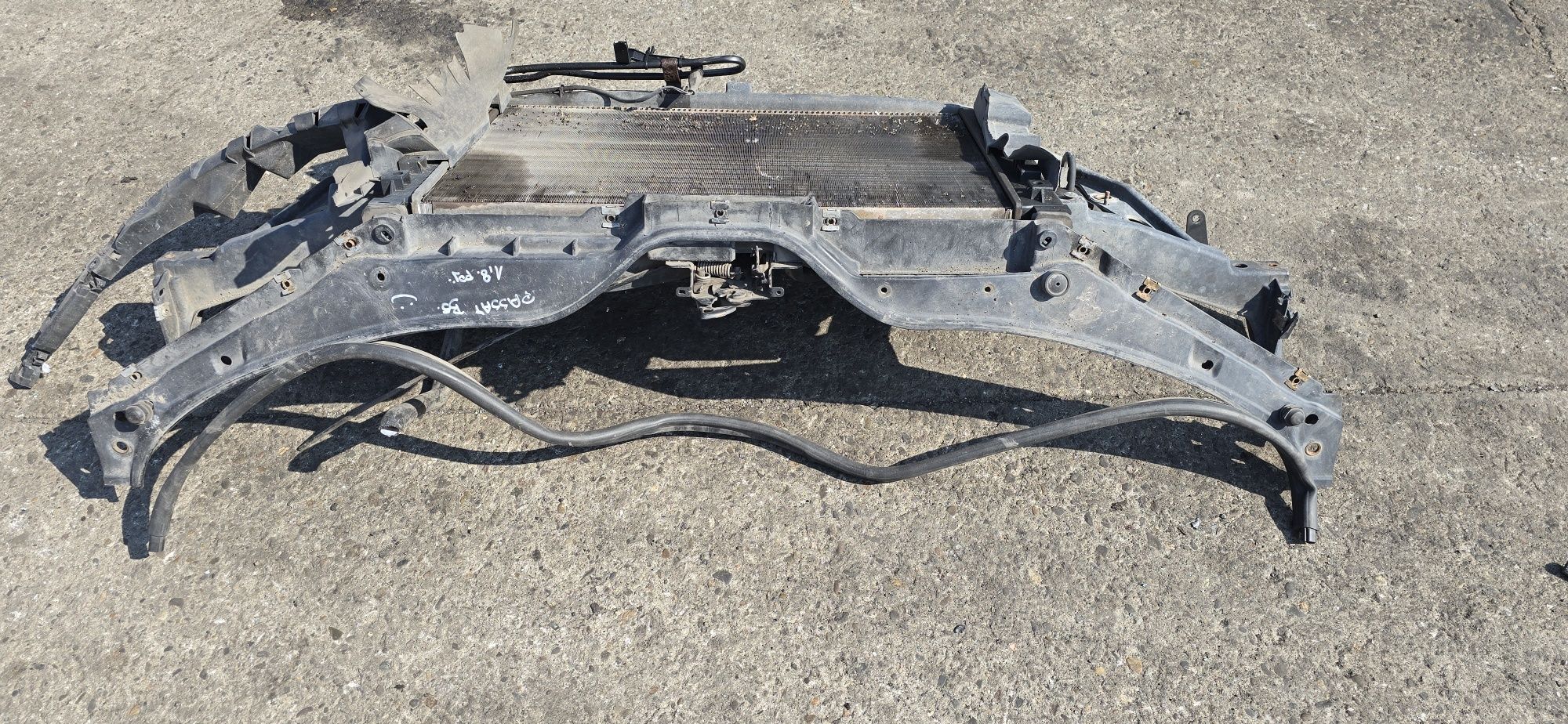 Pas przedni wzmocnienie chłodnica VW Passat B5 1.8