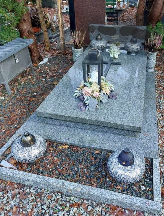 Nagrobek granitowy,  pomnik