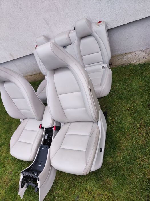 Mercedes CLA w117 fotele kierowcy pasażera kanapa oparcie białe jasne
