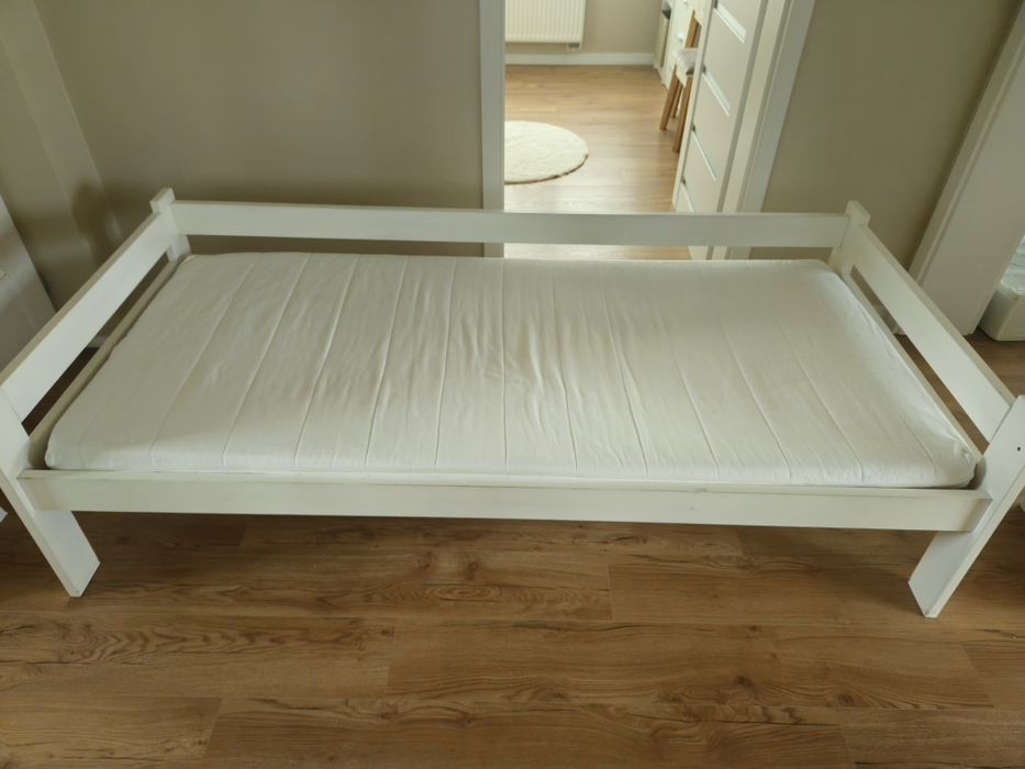 Łóżko z materacem 90x200