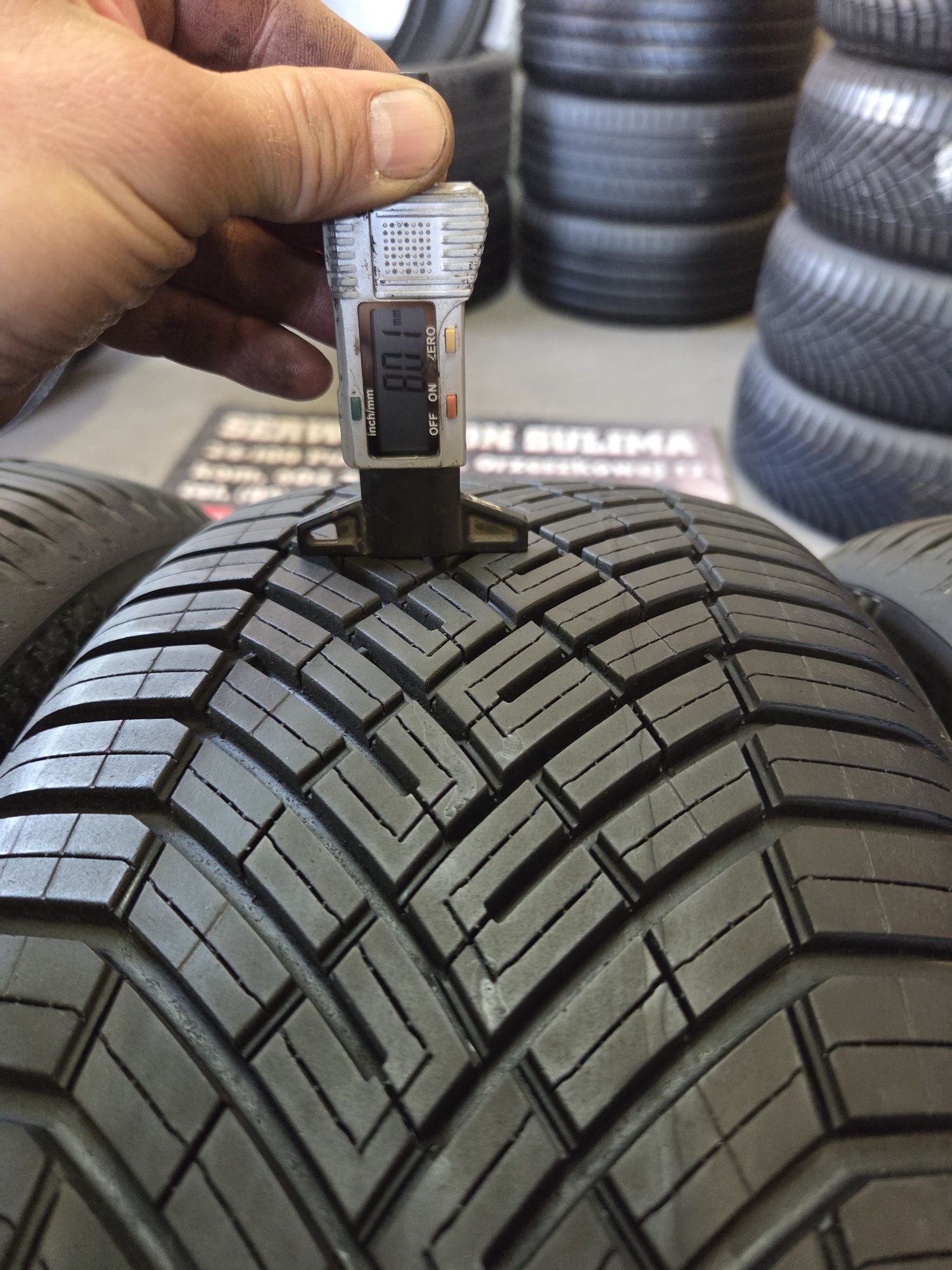 opony używane 235/55R17 Continental allseasoncontact 2