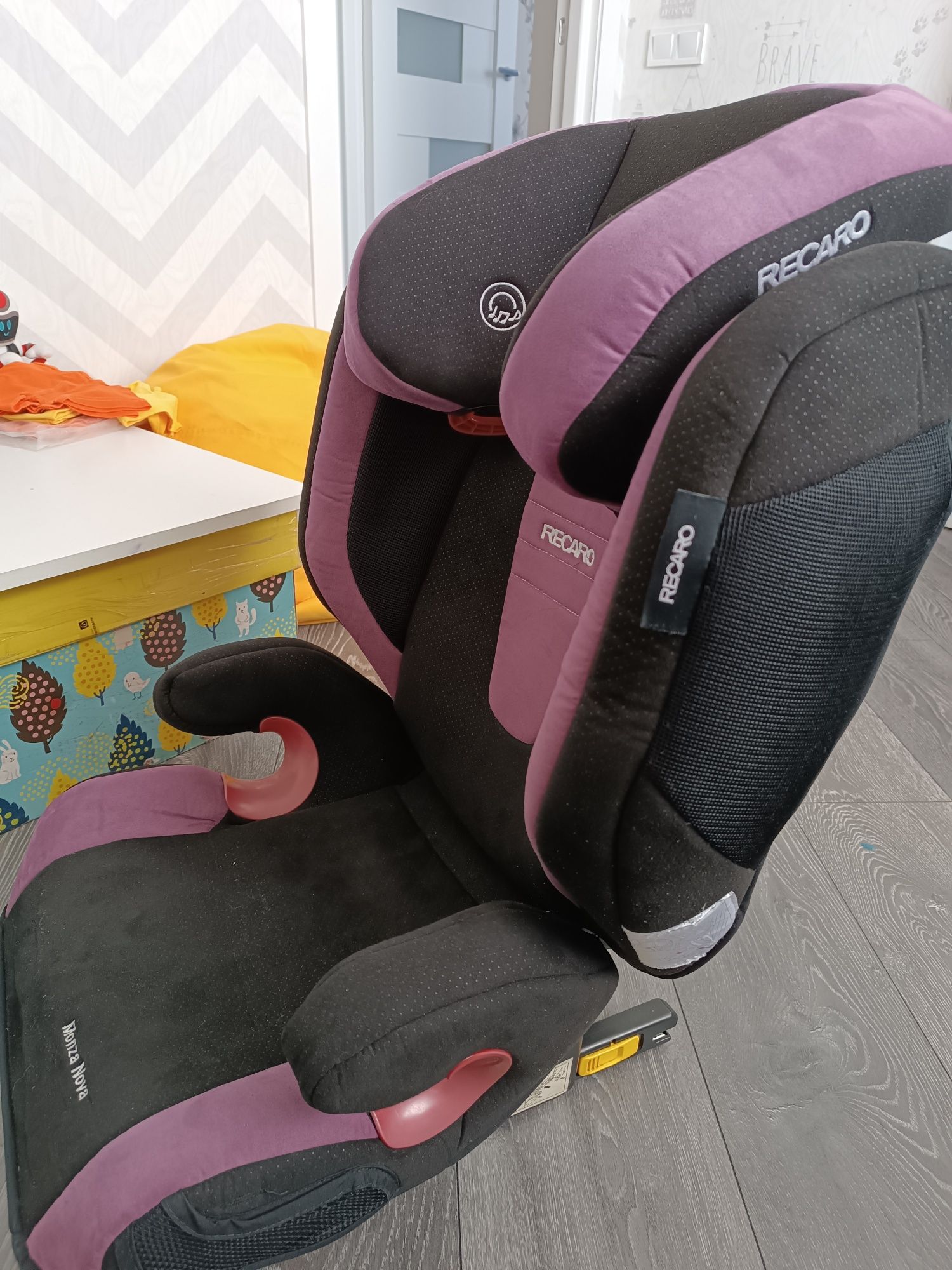 Крісло автомобільне дитячеRecaro Monza Nova 15-36 кг