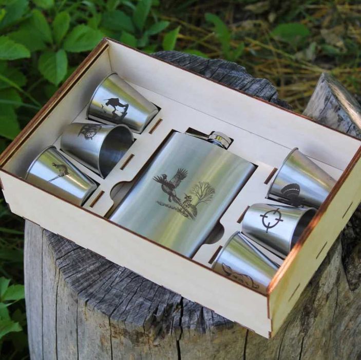 подарунковий набур з фляги чарок та коробки