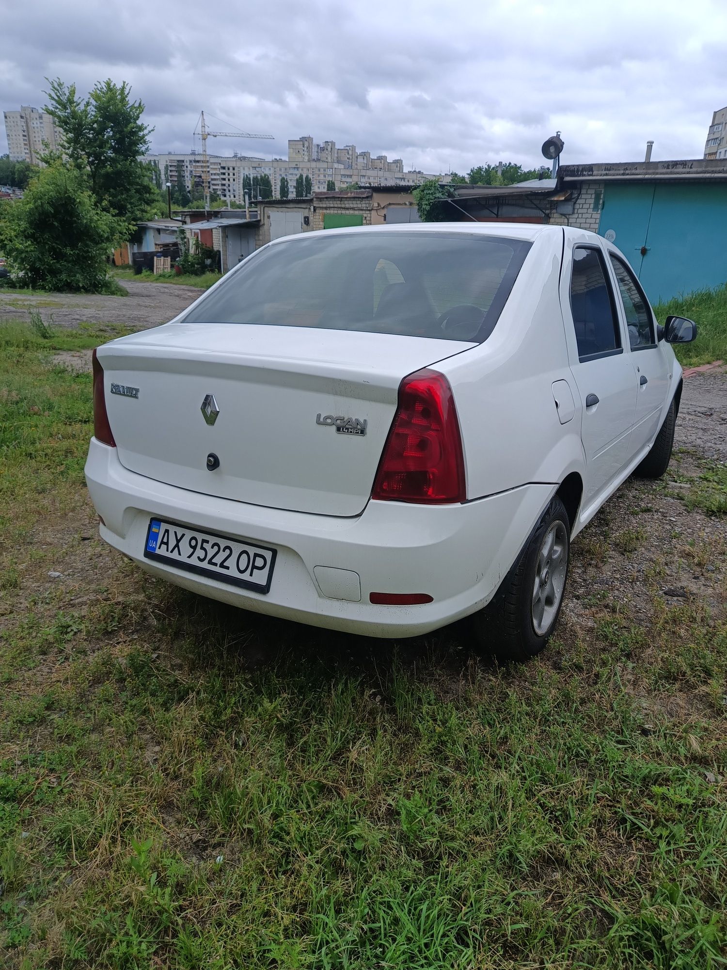 Продам RENAULT LOGAN 2011г. 1.4.б,газ