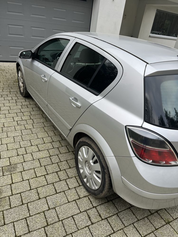 Opel Astra H 2008r z PL 1.4 benzyna + gaz