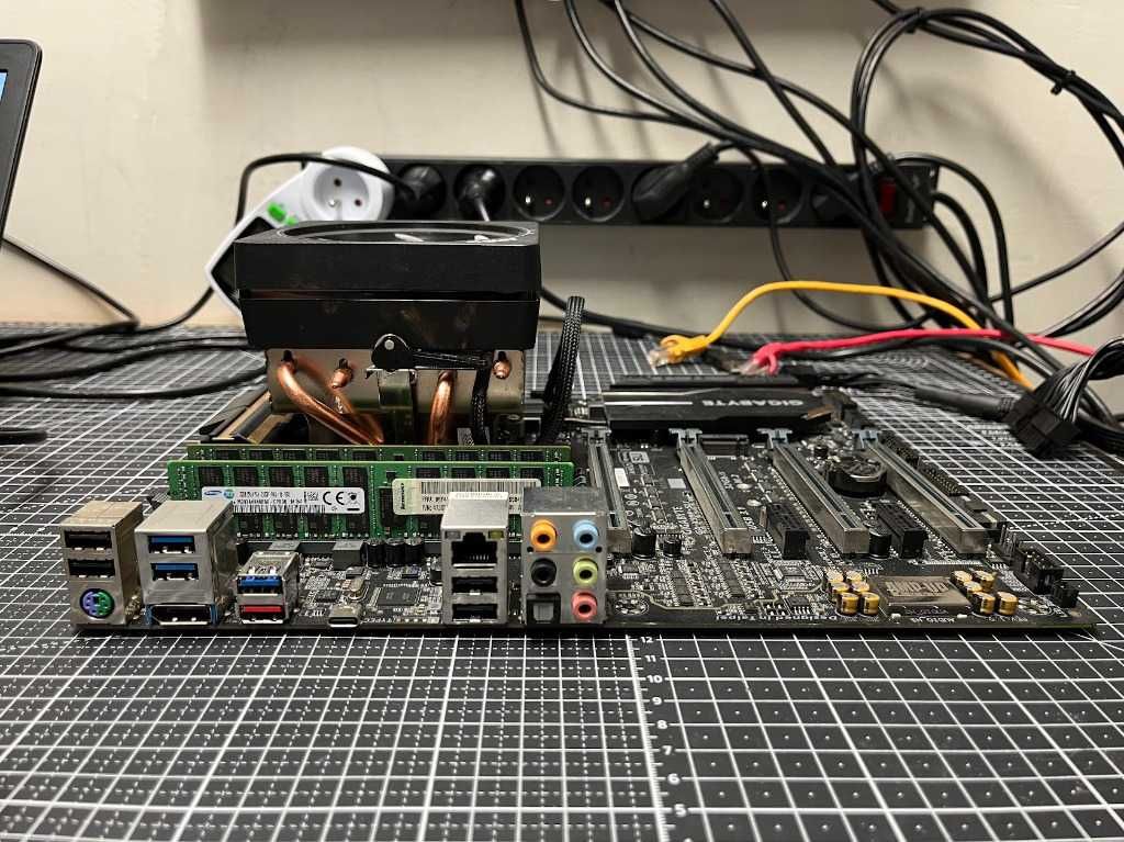 Gigabyte X99P-SLI Xeon E5-2650L v3 12C/24T 32GB RAM LGA2011