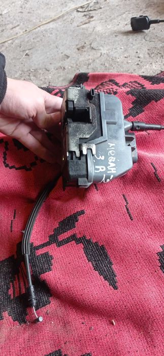 Центральний замок задніх дверей renault megane 2