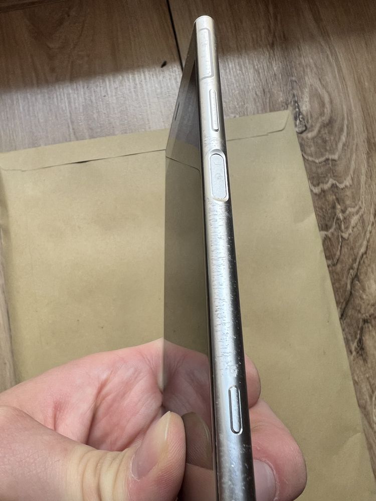 Sony Xperia XZ1 srebrny 4 RAM pamieć 64GB
