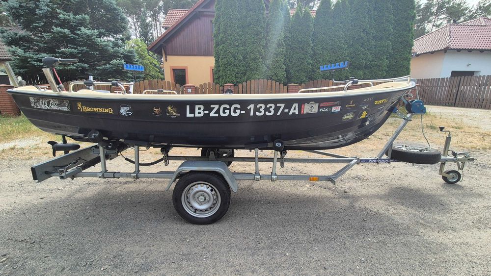 Łódź wędkarska POLPORT 450 z przyczepą Niewiadów