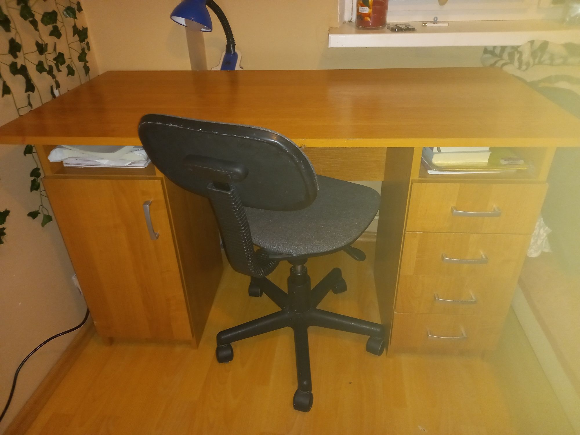 Biurko plus krzesło