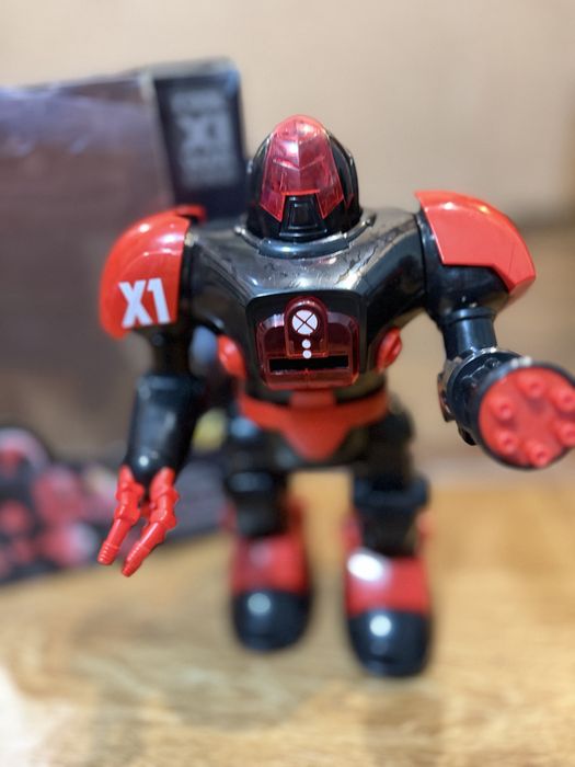 Робот на управление,очень крутой