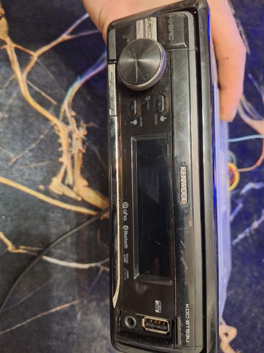 Radio Kenwood KDC-BT53U.