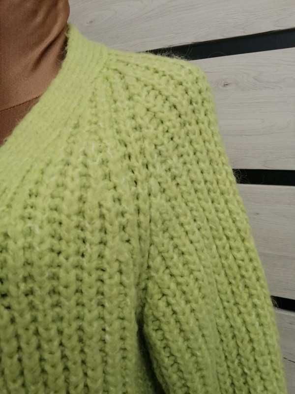 Neonowy długi sweter marki Zara S