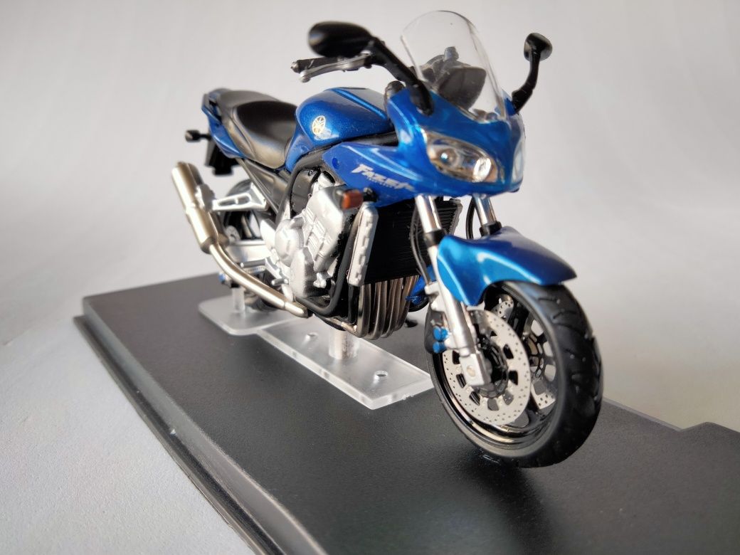 1/24 Yamaha Fazer 1000 | 2003