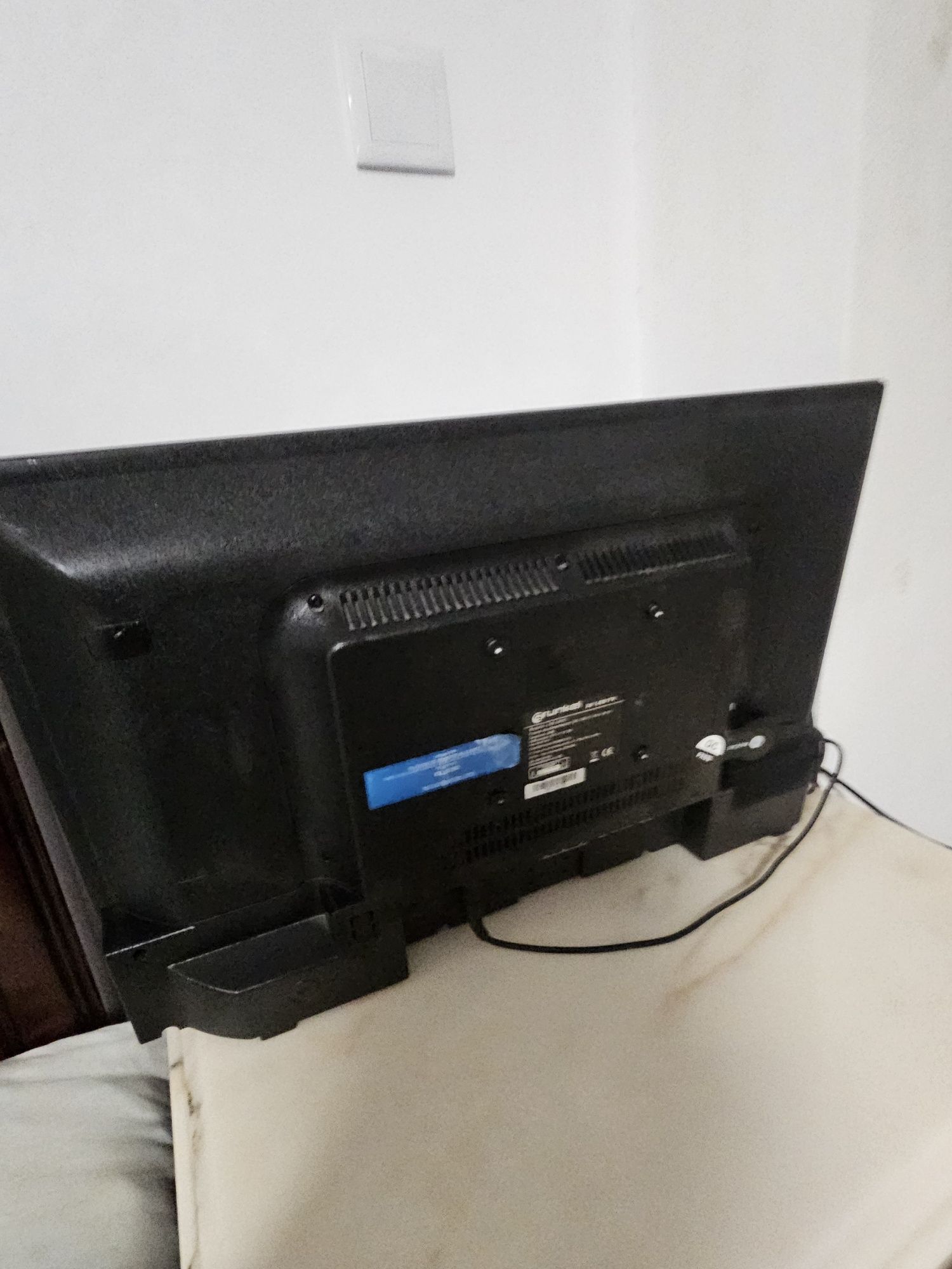 Televisor Grunkel 24" LED TV

Adaptador Anycast +

24" +

Comando re