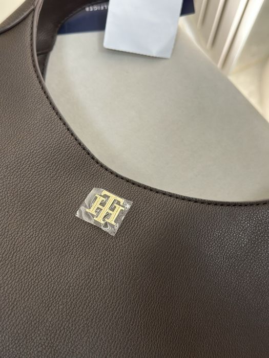 Нова жіноча сумка Tommy Hilfiger в трендовому кольор