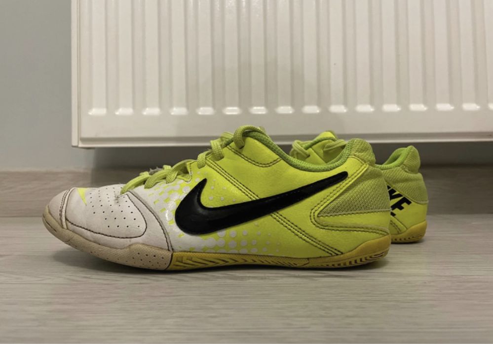 sportowe buty firmy nike