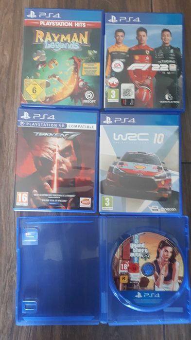 PlayStatio4+dwa pady+pięć gier bardzo zadbane