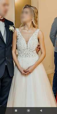 Piękna suknia ślubna 34/36, na 165cm + 7,5cm obcas, futerko dodatkowo